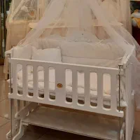 تخت گهواره کنار مادر