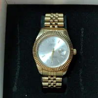 ساعت رولکس رنگ طلایی ثابت پس زمینه سفید