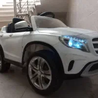 ماشین شارژی BENZ کولردار سایزبزرگ شیک کاملا سالم