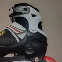 اسکیت کفشی مدل فراری با تمام لوازم محافظتی|دوچرخه، اسکیت، اسکوتر|نیشابور, شهرک رسولی|دیوار