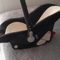 کریر نوزاد درحد نو بدون شکستگی وسالم میباشد|کالسکه و لوازم جانبی|آستارا, |دیوار