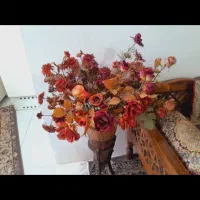 میز عسلی و آباژور و گلدان