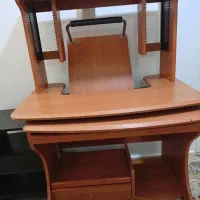 میز کامپیوتر در حد نو