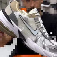 کتونی کفش v2k