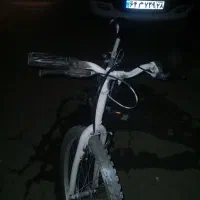 یک عدد دوچرخه|دوچرخه، اسکیت، اسکوتر|رشت, هلال احمر|دیوار