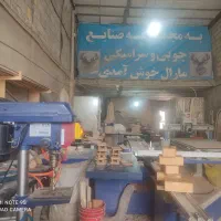 کارگر ساده در کارگاه نجاری اندیشه و اخمقیه