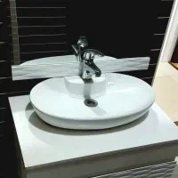 روشویی، کمد و آینه