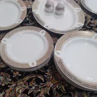 ظرف شیشه ای وفرش ۱۲متری و چینی وکلی وسیله هواپز