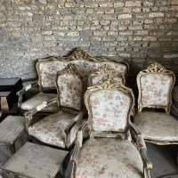 یک تخت دونفره با یک دست مبل ۹نفره درحد