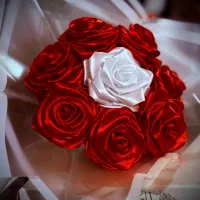 گل رز از جنس روبان