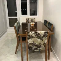 ناهارخوری شیک با چوب راش و صفحه چوب بلوط