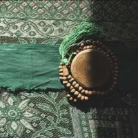نماز و روزه قضای پدر ومادر بعهده میگیرم