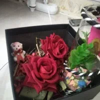 دوعددگل مصنوعی به قیمت ۳۰۰هزار