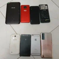 تعدادی گوشی همگی خراب وشکسته