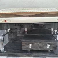 هود و میز تلوزیون