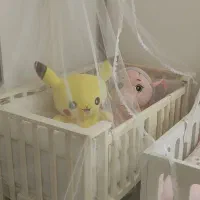 تخت کنار مادر