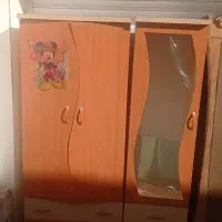 کمد و پایه ی گل