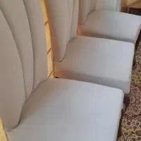 میزغذاخوری گرد با چهارتا صندلی بفروش میرسد