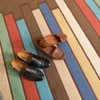 کفش سایز ۴۲عسلیه مشکی سایز ۴۰چرم درحد نو