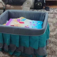 تخت کنار مادر