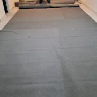 فروش موکت طوسی رنگ حدود۱۳۰متر طرح دار