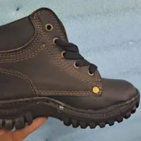 یک جفت بوت نو سایز ۳۴