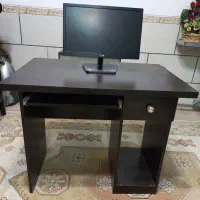 میز کامپیوتر و مونیتور ۱۹ در حد نو