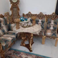 مبل و ساعت و میز نهار خوری