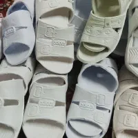 دمپایی سفید