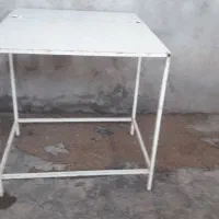 میزآهنی درفروشگاه ومغازه