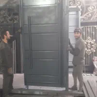 درب ماشین رو یا باغچه