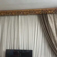 پرده پذیرائی . تخت و دراور . قالی . کتابخانه