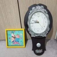 دو عدد ساعت دیواری