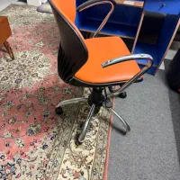 میز. صندلی کار کرده