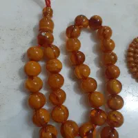 دو عدد تسبیح کهربای ناصر بهمنی