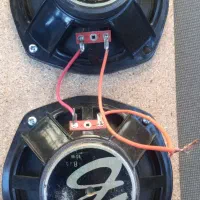 یک جفت بلندگو سالم