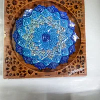 بشقاب مینا کاری دست ساز با قاب چوبی مشبکی|صنایع دستی و سایر لوازم تزئینی|اصفهان, پروین|دیوار