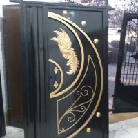 درب حیاط ۱۲۰مدل طاووس بارنگ مشکی طلایی طرح خواص