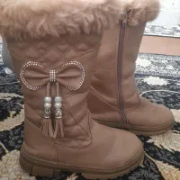 چکمه دخترانه داخل کرک و دور خزسایز ۳۵ پاشنه ۳ سانت