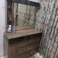 تخت خواب دونفره همراه با میز آرایش و عسلی|تخت و سرویس خواب|کرج, شاهین‌ویلا|دیوار