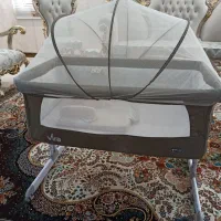 تخت کنار مادر
