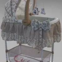 تخت کنار مادر