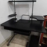 میز تحریر و کامپیوتر چرخ دار