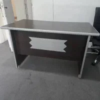 میز اداری کشور دار