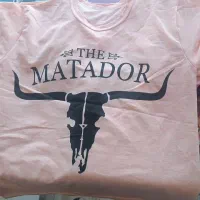 تی شرت و کتونی|لباس|اسفرورین, |دیوار