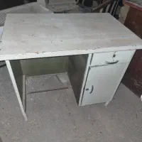 طبقه  چوبی و میز چوبی و اهنی|کتابخانه، شلف، قفسه‌های دیواری|کاشان, فاز ۲ ناجی آباد|دیوار