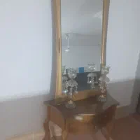 میز و آیینه و شمعدان