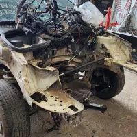 به یک شاگرد صافکار و یک استادکار صافکار