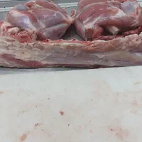 کارگر در قصابی رباط کریم