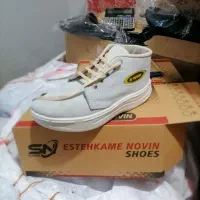 کفش کار|کیف، کفش، کمربند|شیراز, بالا کفت|دیوار